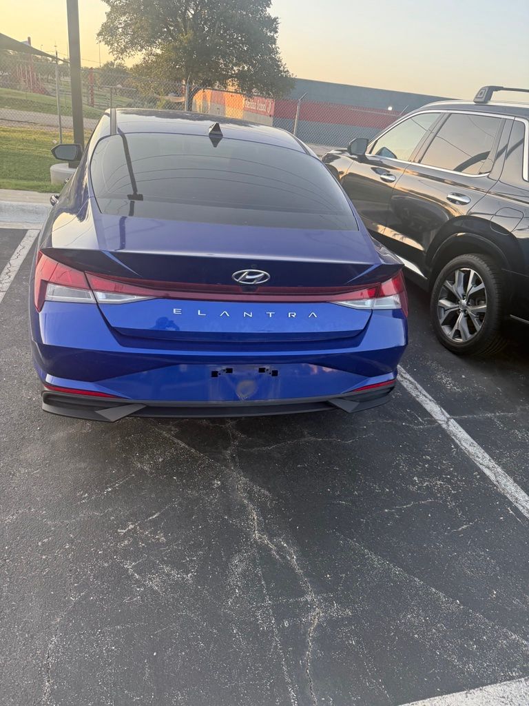 Thumbnail: 2023 Hyundai Elantra - 10