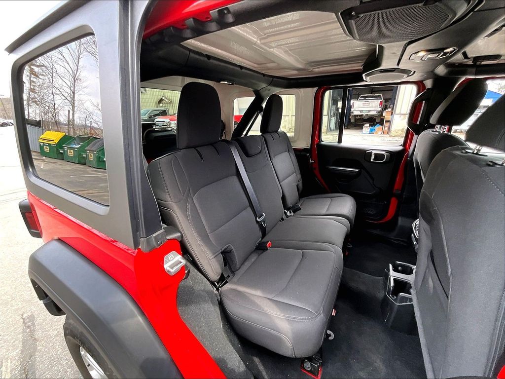 2023 Jeep Wrangler — photo 16