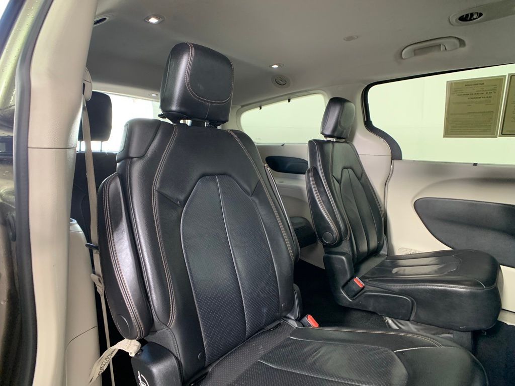 2018 Chrysler Pacifica Touring L 27