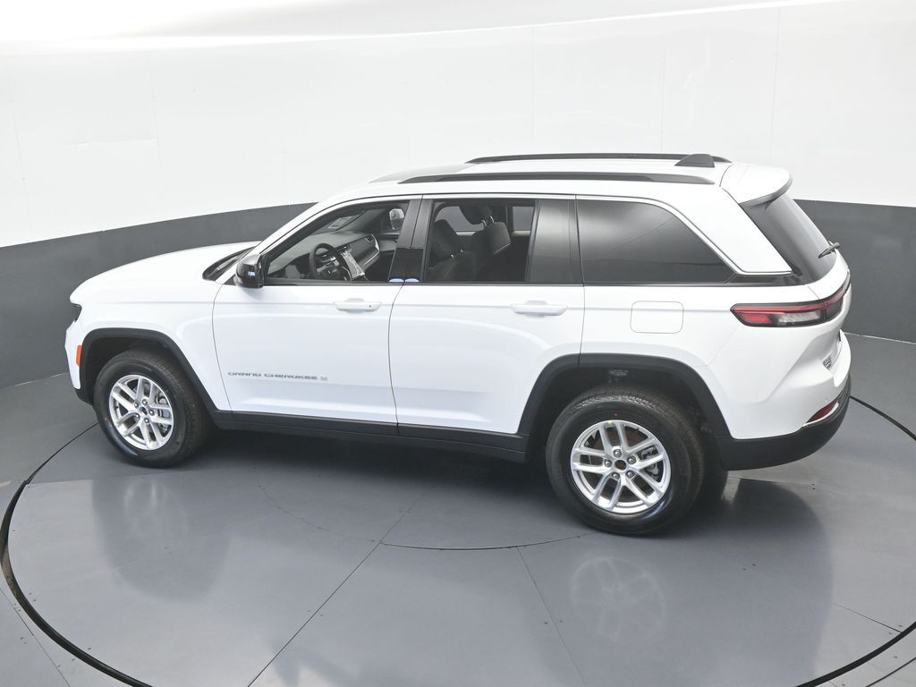 New 2026 Bright White Clearcoat Jeep Laredo X image 48