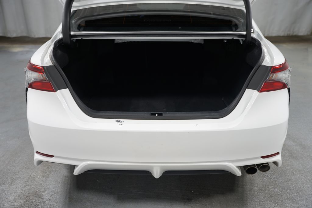 2022 Toyota Camry SE 32
