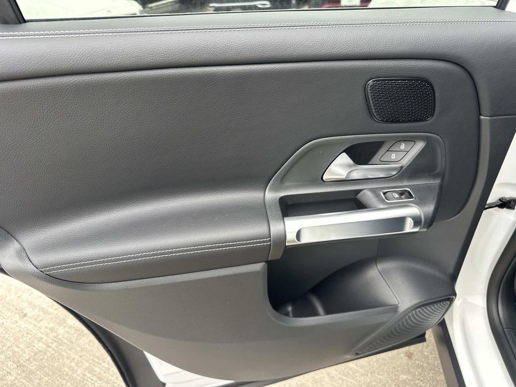 Thumbnail: 2026 Mercedes-Benz GLB - 15