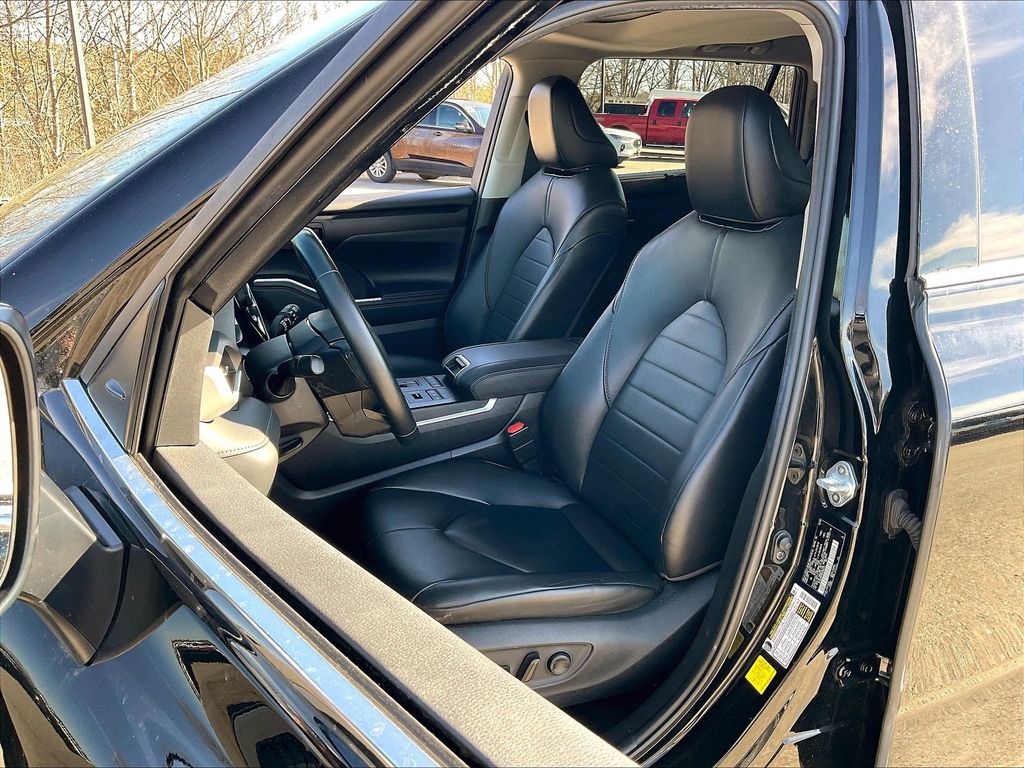 2021 Toyota Highlander — photo 9