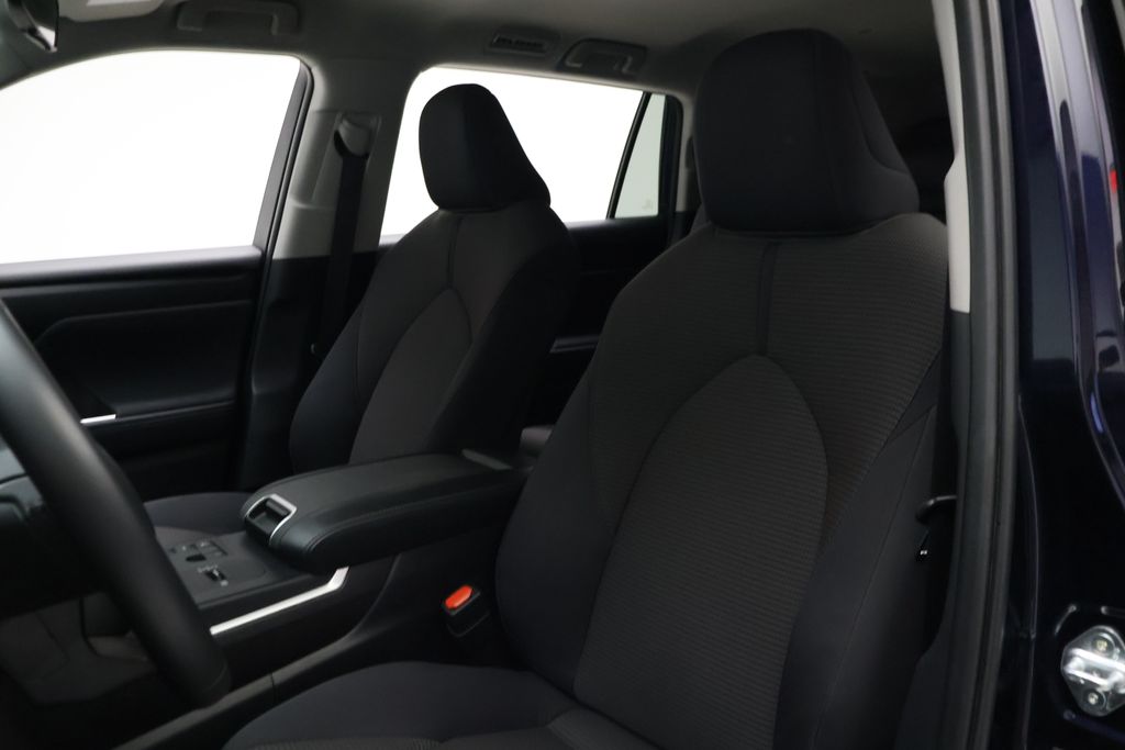 Thumbnail: 2025 Toyota Highlander - 13