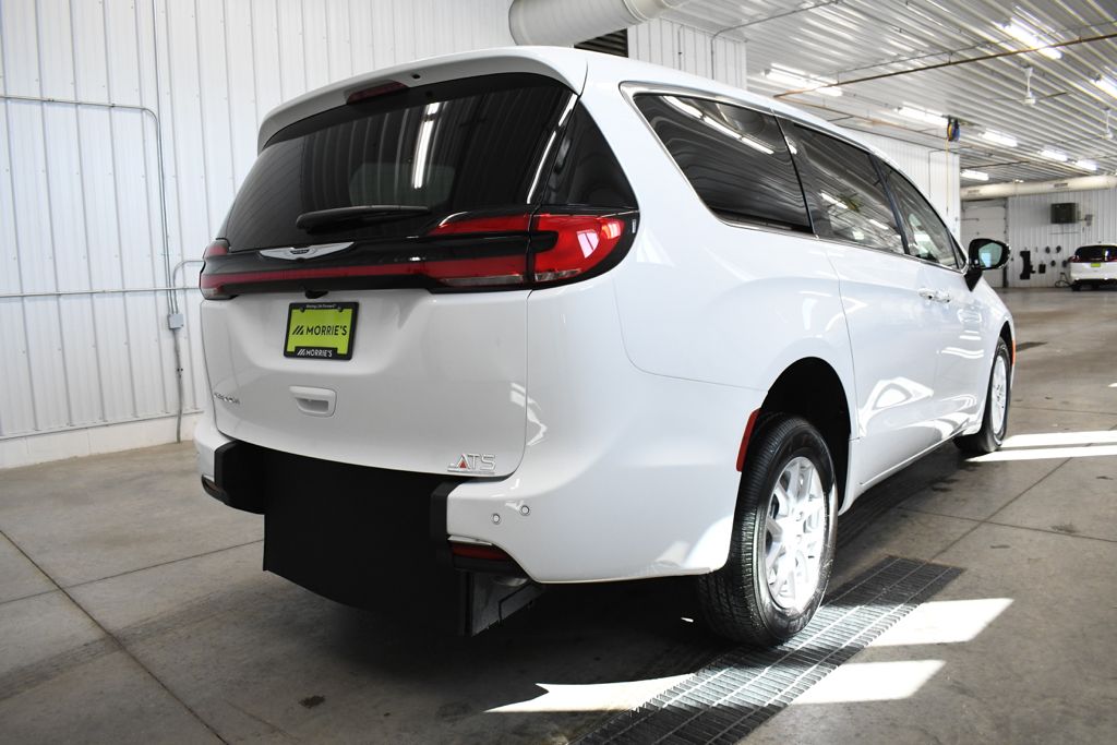 Used 2026 White Chrysler Select image 11