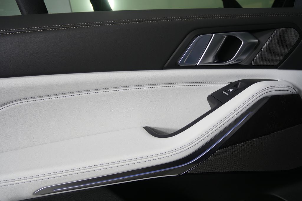 Thumbnail: 2026 BMW X5 - 13