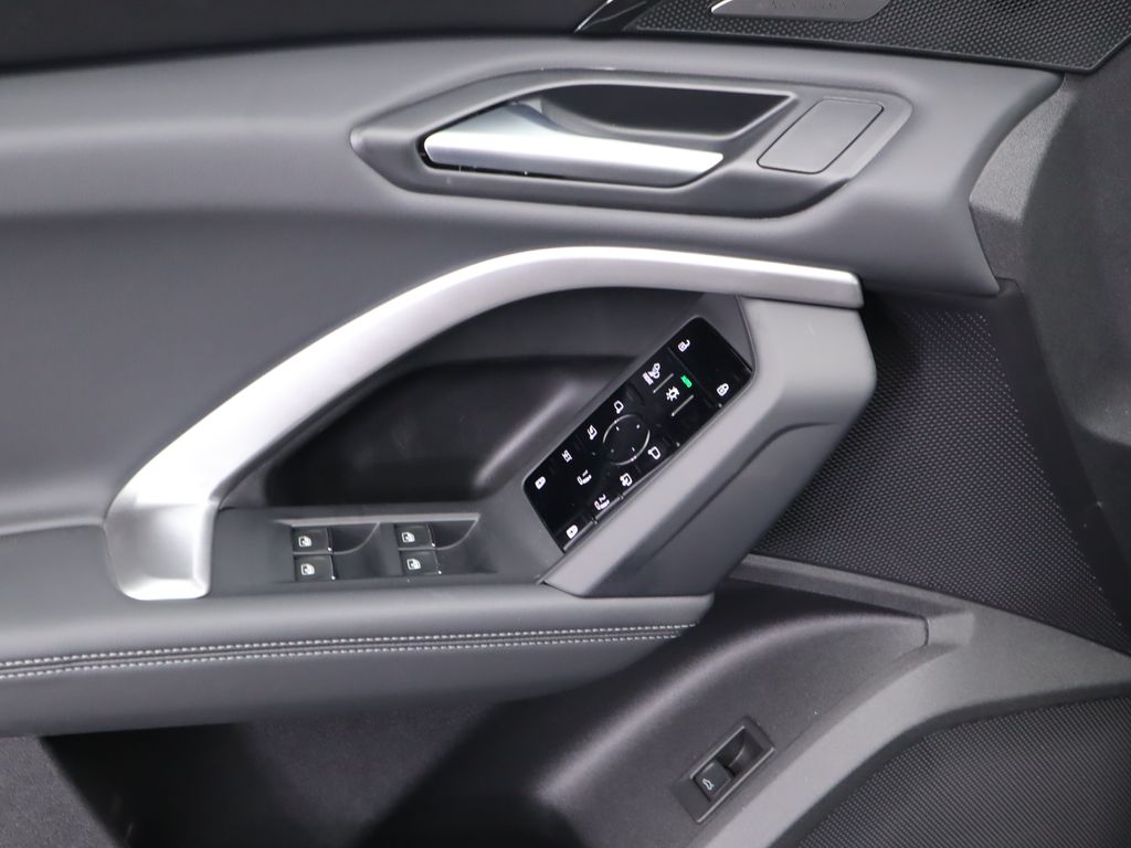 2025 Audi Q5  25