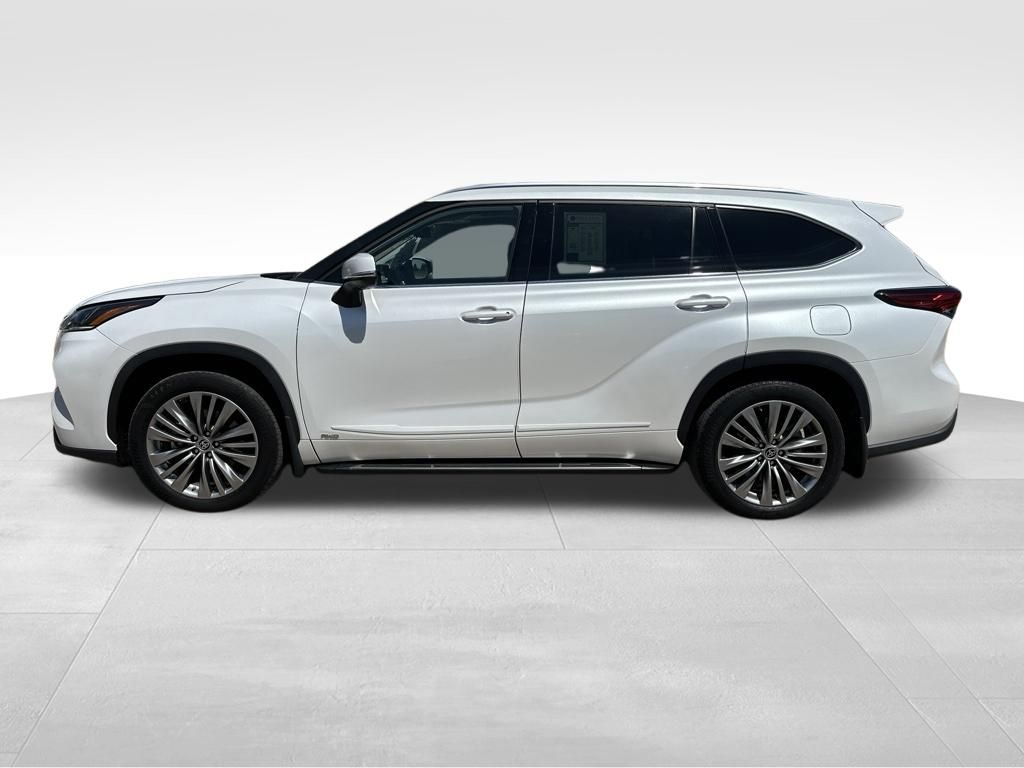 Used 2022 Toyota Highlander Hybrid SUV