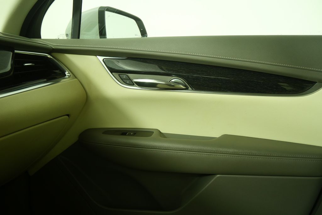 Thumbnail: 2021 Cadillac XT6 - 29