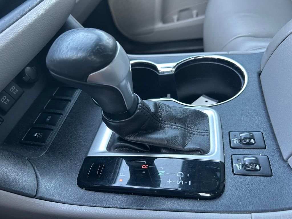2017 Toyota Highlander SE 21