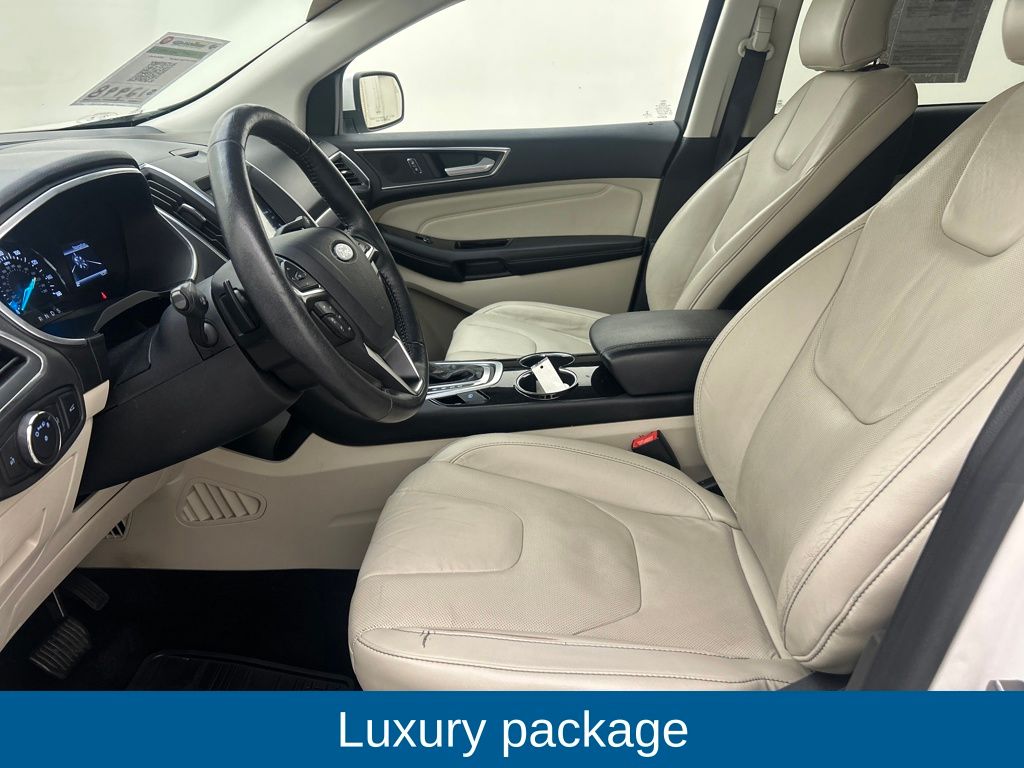 2016 Ford Edge Titanium photo 4