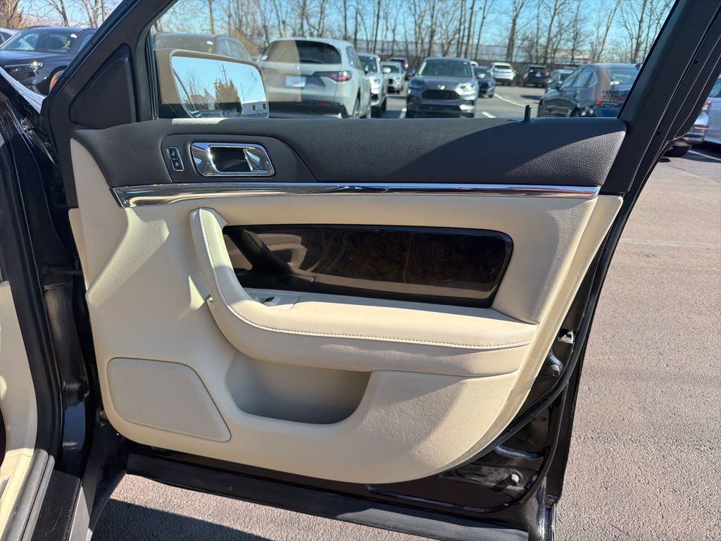 Thumbnail: 2015 Lincoln MKS - 25