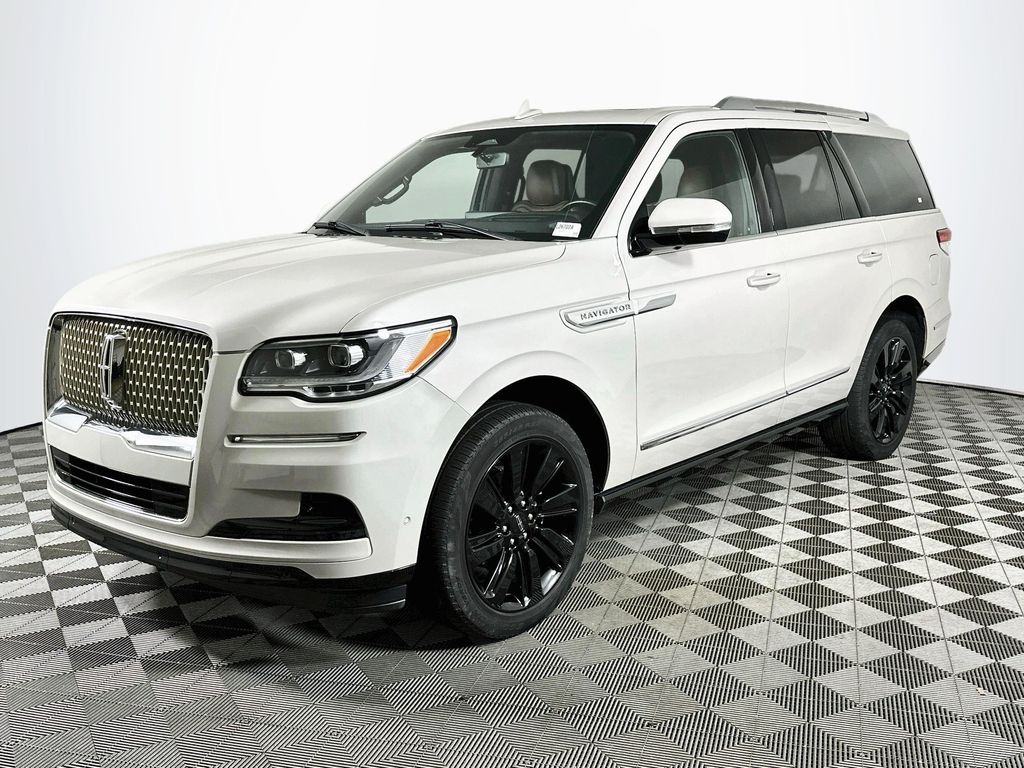 Ceramic Pearl Metallic Tri-Coat 2024 Lincoln Navigator SUV / Crossover Four-Wheel Drive Automatic