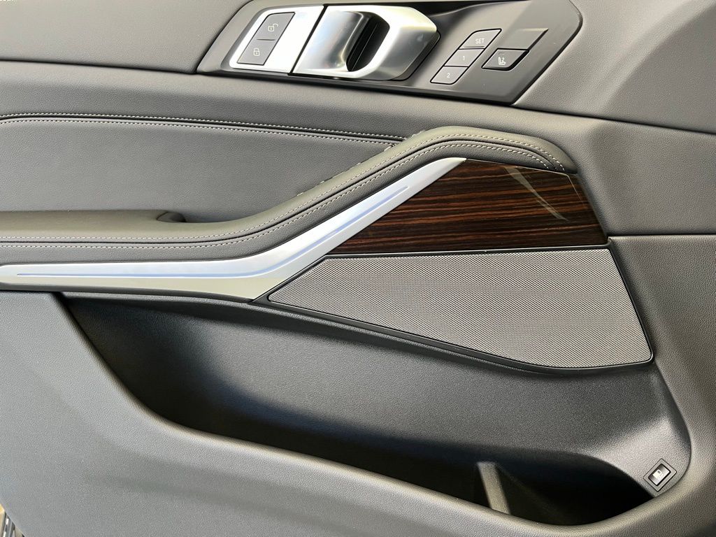 Thumbnail: 2026 BMW X5 - 21