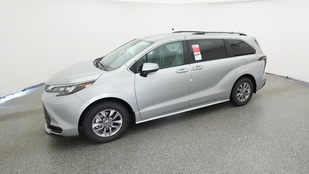 Thumbnail: 2025 Toyota Sienna - 8