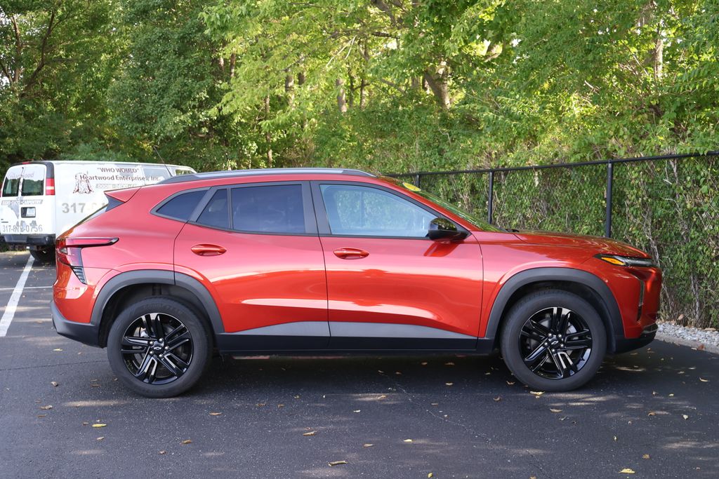 Thumbnail: 2024 Chevrolet Trax - 10