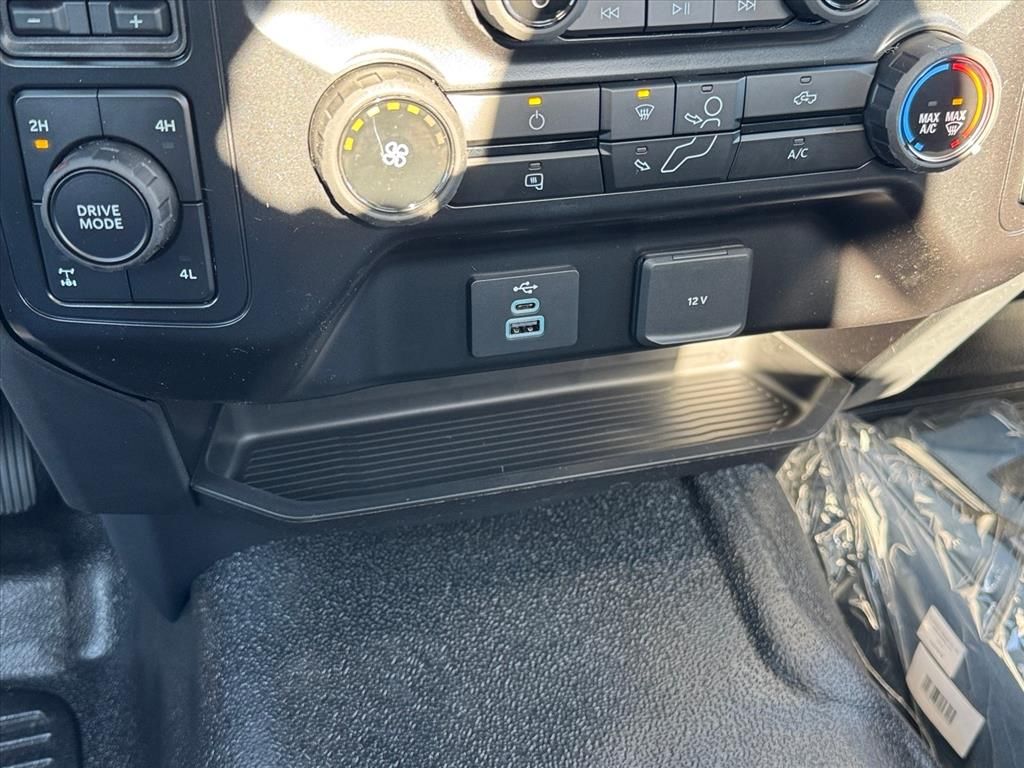 New 2026 Oxford White Ford XL image 10