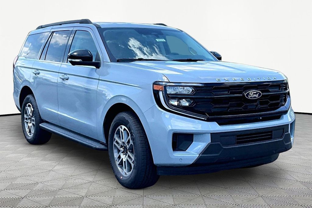 Gray 2026 Ford Expedition Active RWD SUV / Crossover 4X2 Automatic