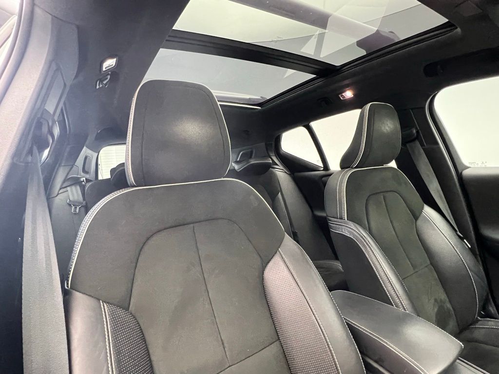 Thumbnail: 2021 Volvo XC40 - 7