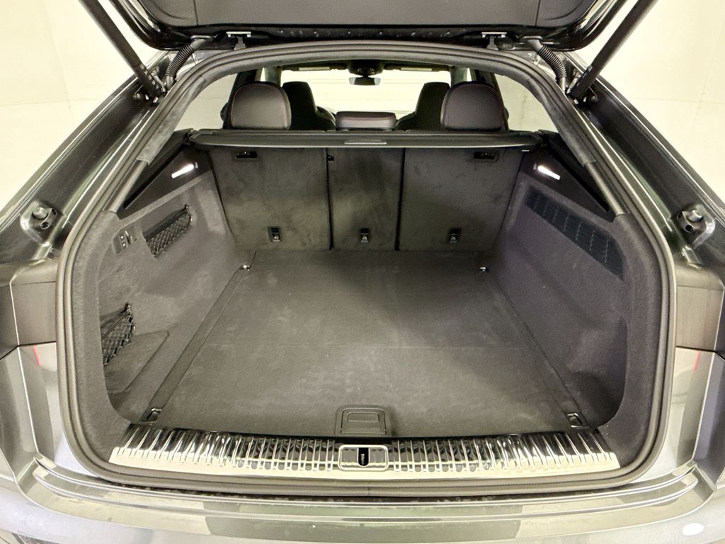 Thumbnail: 2026 Audi SQ8 - 27