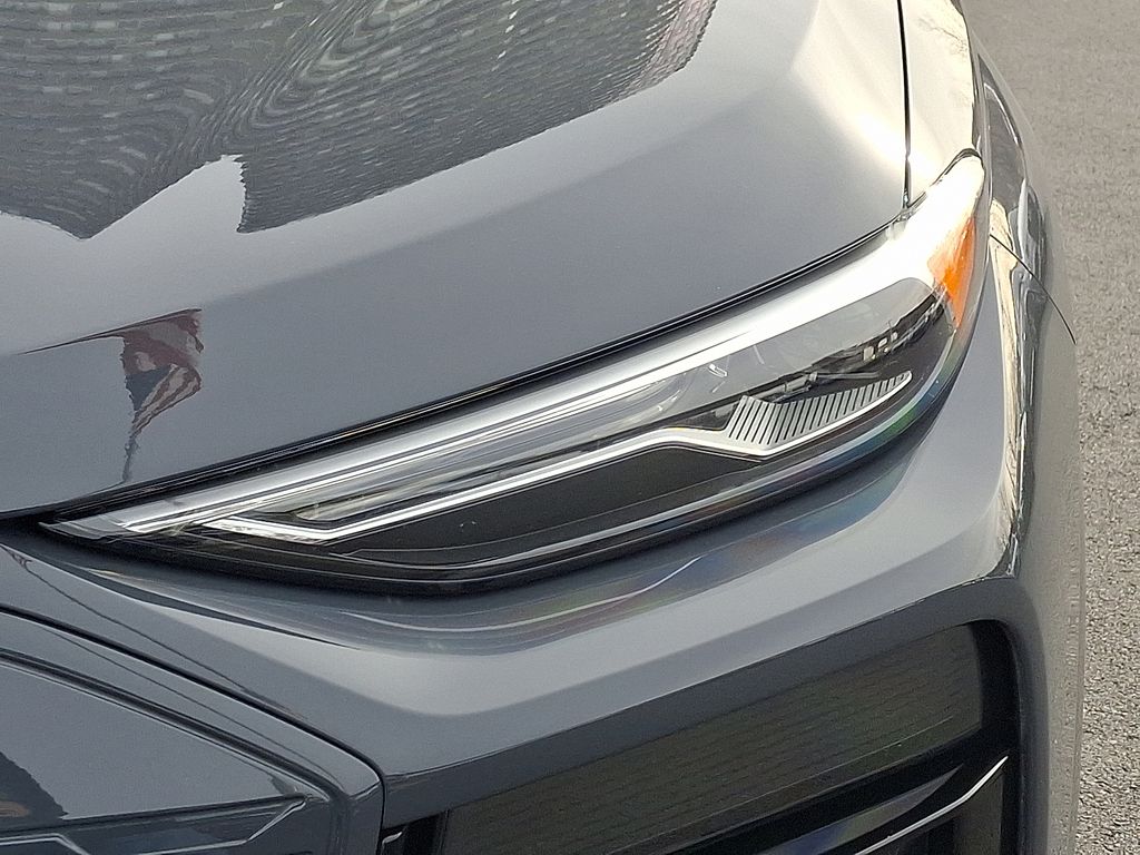 Thumbnail: 2025 Audi Q6 e-tron - 9