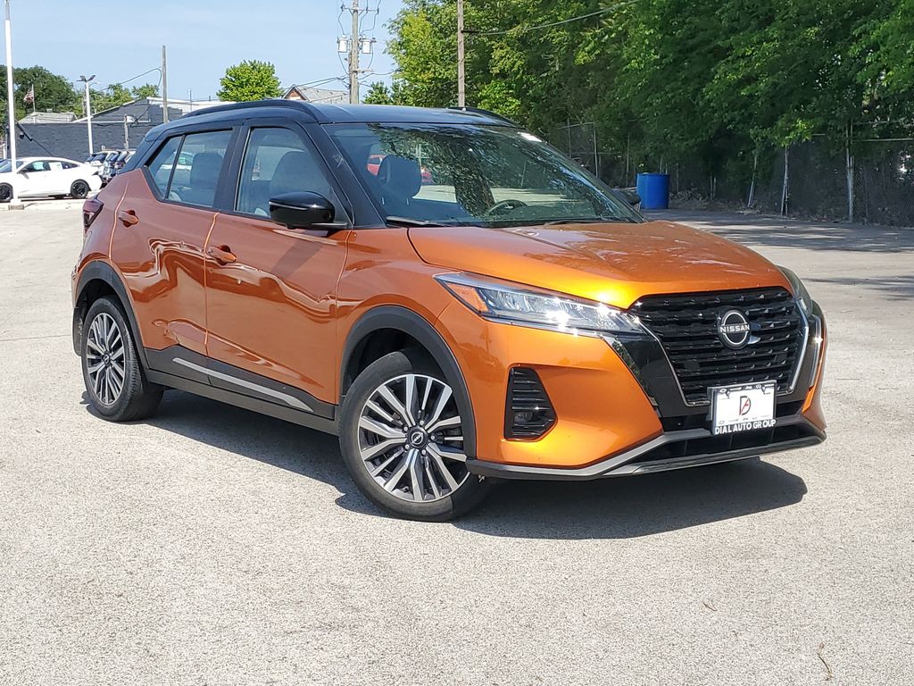 Monarch Orange Metallic/Super Black 2023 Nissan Kicks SR FWD SUV / Crossover Front-Wheel Drive Continuously Variable Transmission