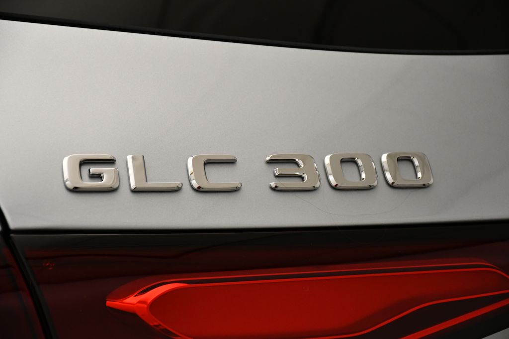 2025 Mercedes-Benz GLC 300 9