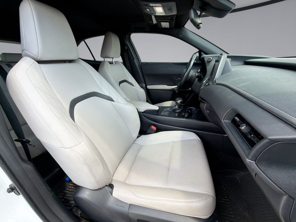 Thumbnail: 2024 Lexus UX - 15