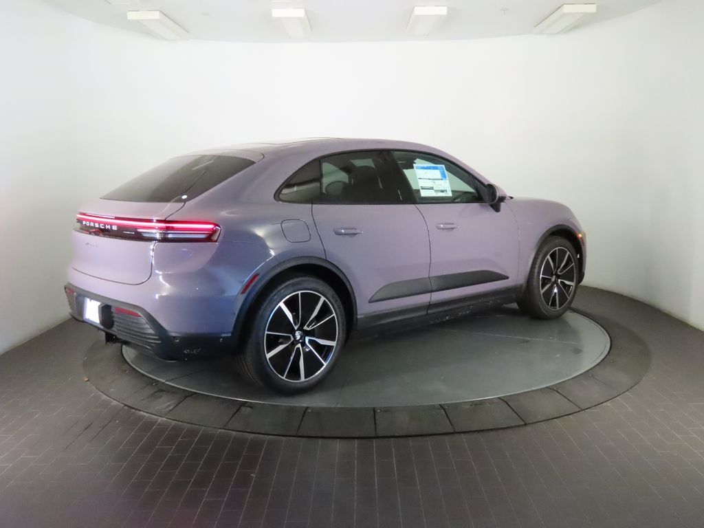 Thumbnail: 2026 Porsche Macan - 7