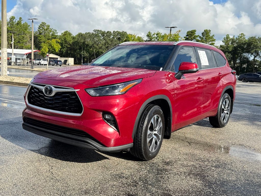 2024 Toyota Highlander XLE photo 3