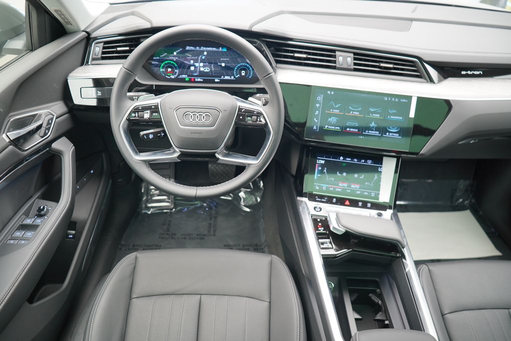 2024 Audi Q8 e-tron  12