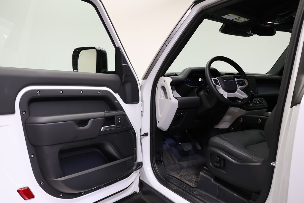 Thumbnail: 2025 Land Rover Defender - 28
