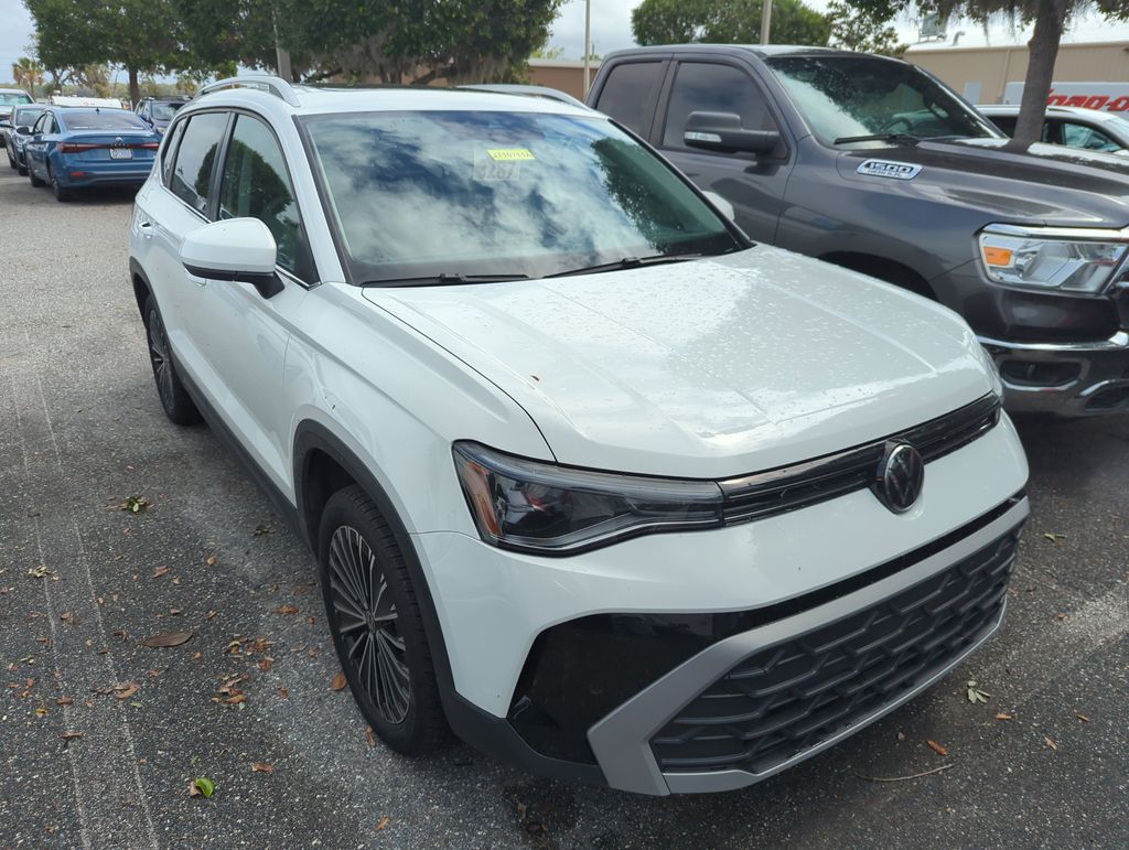 Pure White 2025 Volkswagen Taos SE FWD SUV / Crossover Front-Wheel Drive 8-Speed Automatic