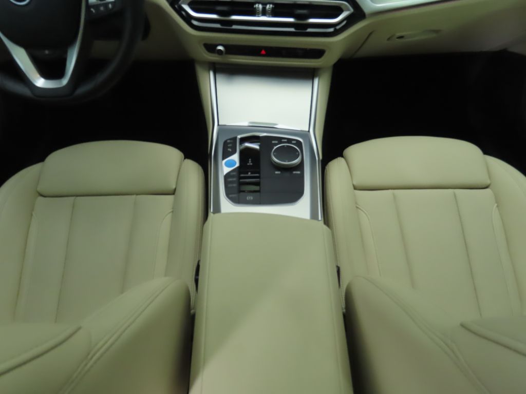 Thumbnail: 2023 BMW i4 - 17