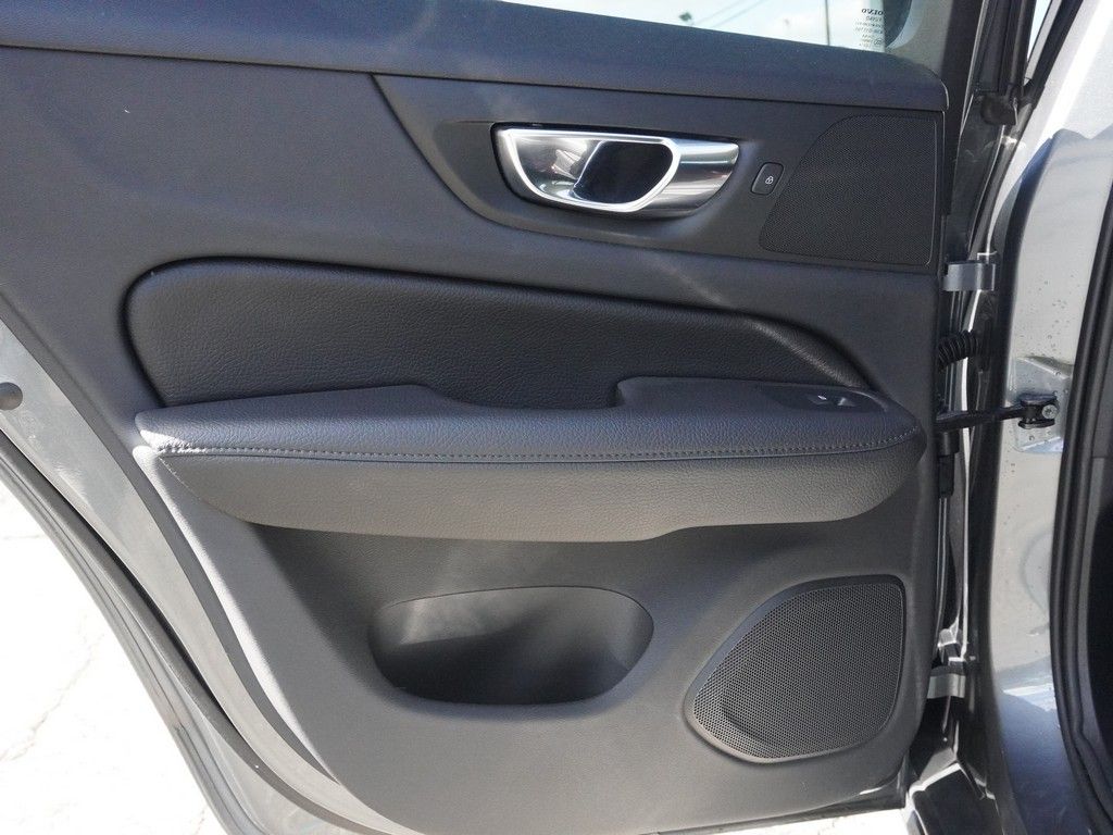 Used 2020 Gray Volvo T5 image 27