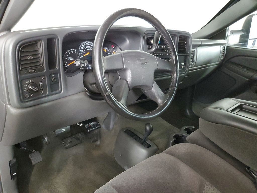 2005 Chevrolet Silverado 2500HD LS 18