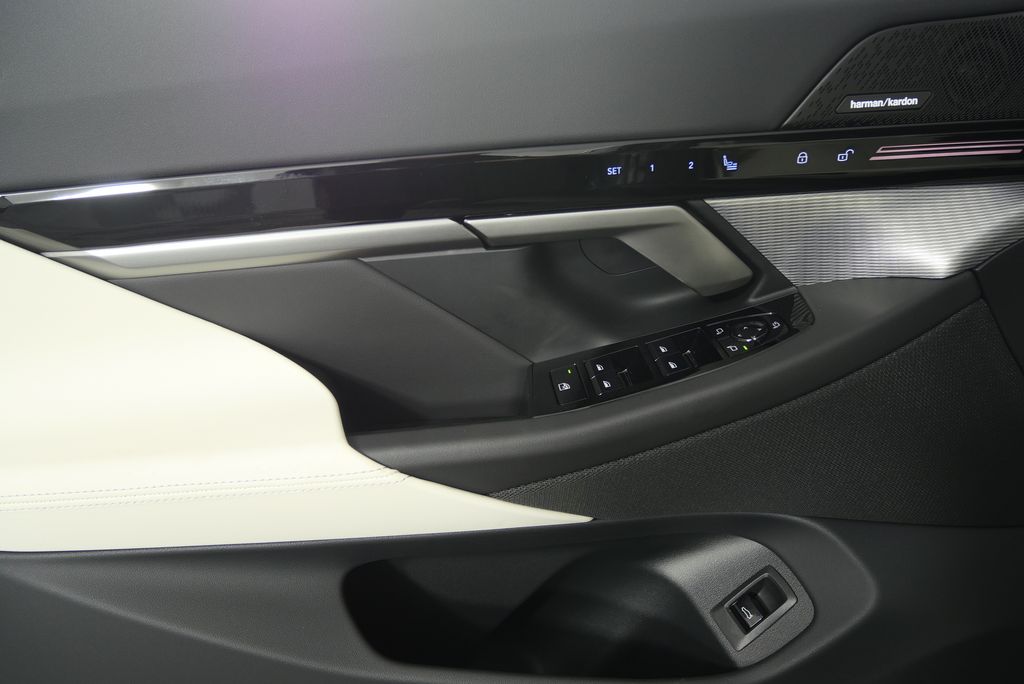 Thumbnail: 2026 BMW 5 Series - 8
