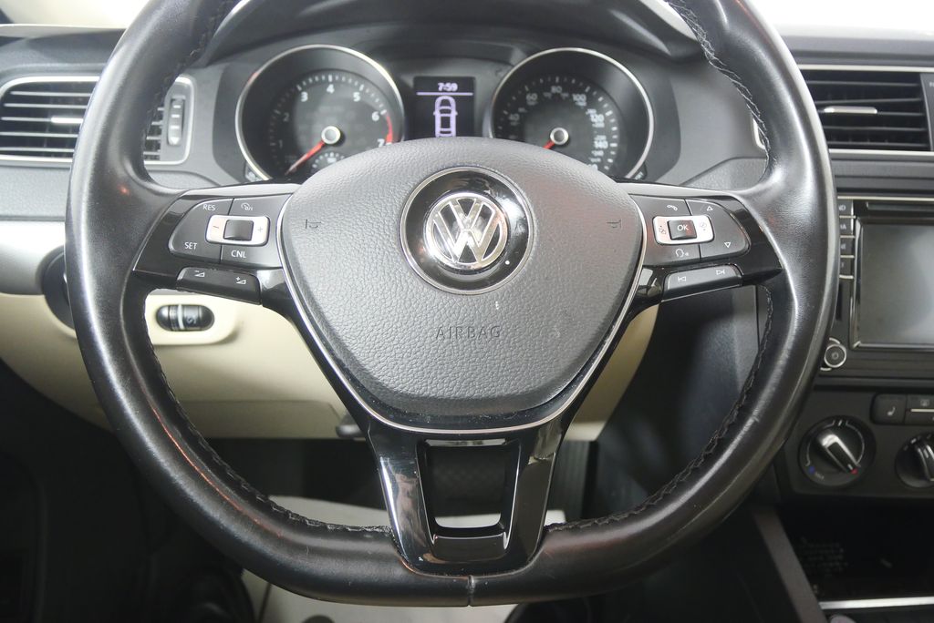 Thumbnail: 2017 Volkswagen Jetta - 20