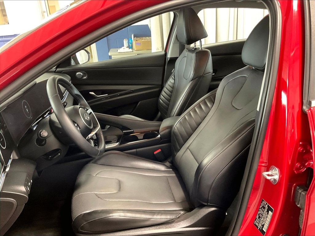 2023 Hyundai Elantra — photo 10