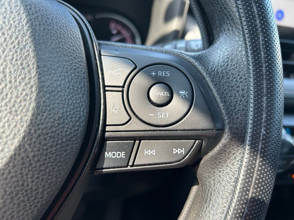 2023 Toyota RAV4 XLE 19