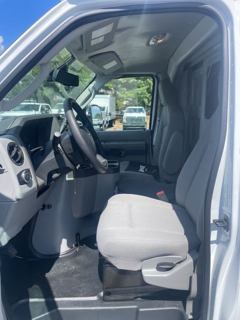 2026 Ford E-350 Cutaway 