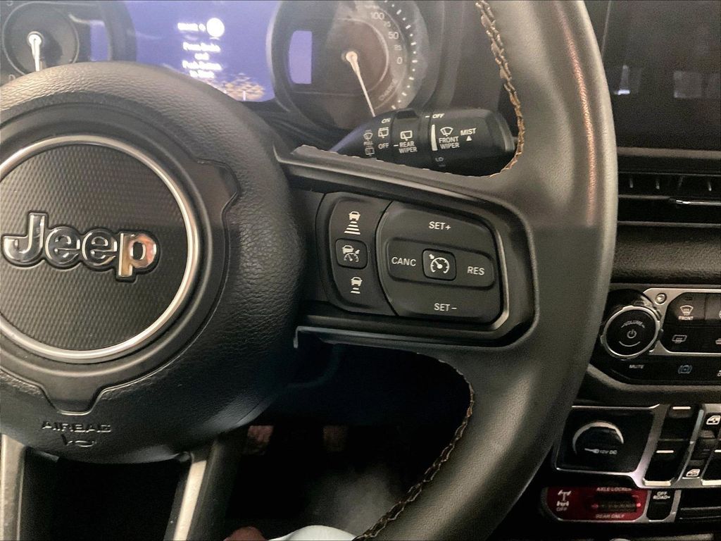2024 Jeep Wrangler — photo 23