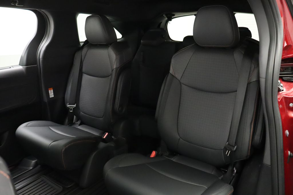 2022 Toyota Sienna XSE 18