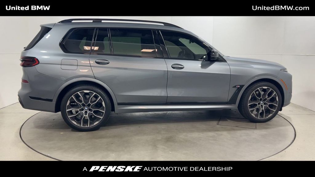 2025 BMW X7 M60i 9