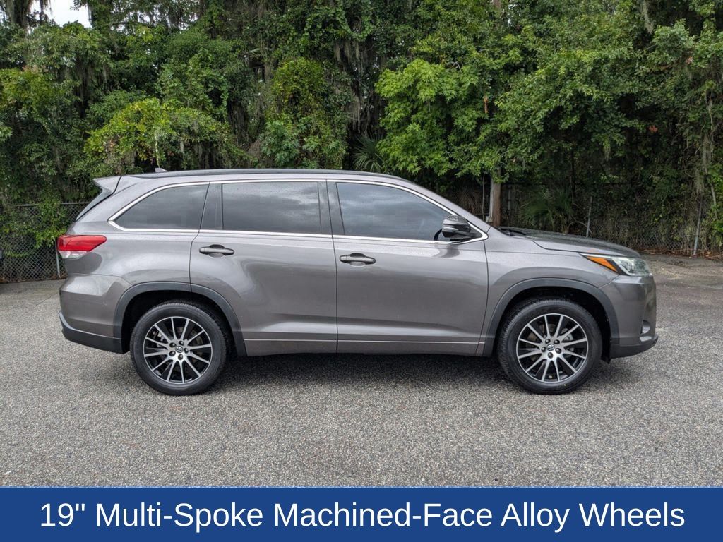 2017 Toyota Highlander SE