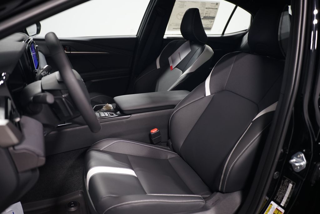 2025 Toyota Camry SE 28