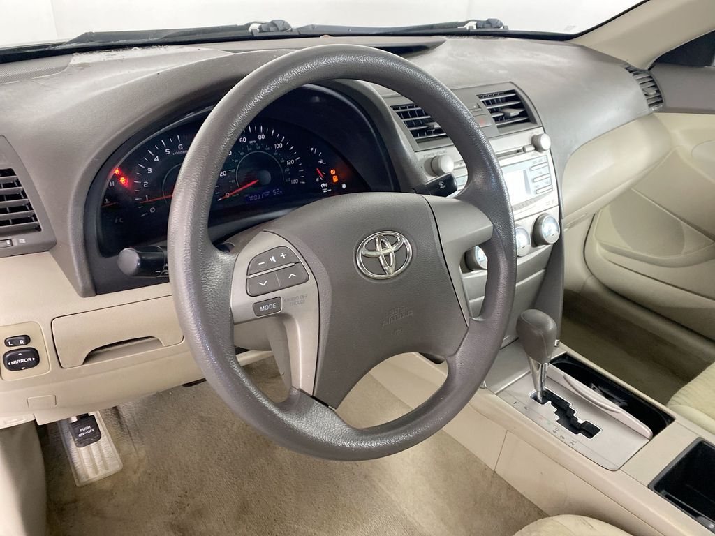 2009 Toyota Camry LE 10