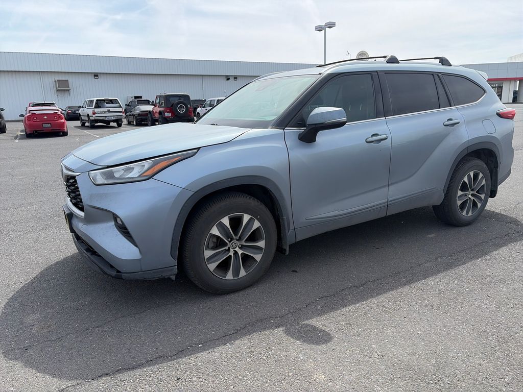 Blue 2020 Toyota Highlander XLE AWD SUV / Crossover All-Wheel Drive 8-Speed Automatic