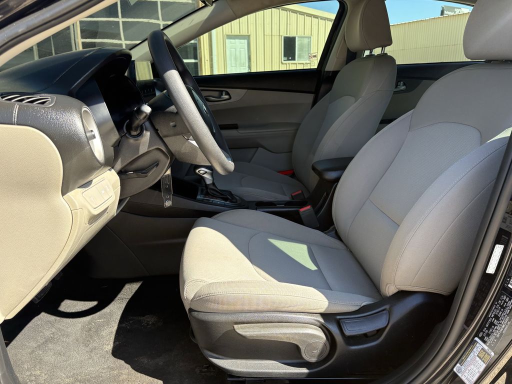 Used 2021 Aurora Black Pearl Kia LXS image 12