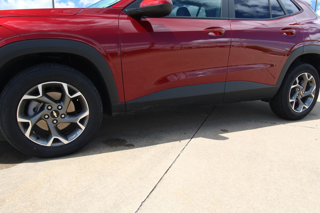 Used 2025 Chevrolet Trax SUV